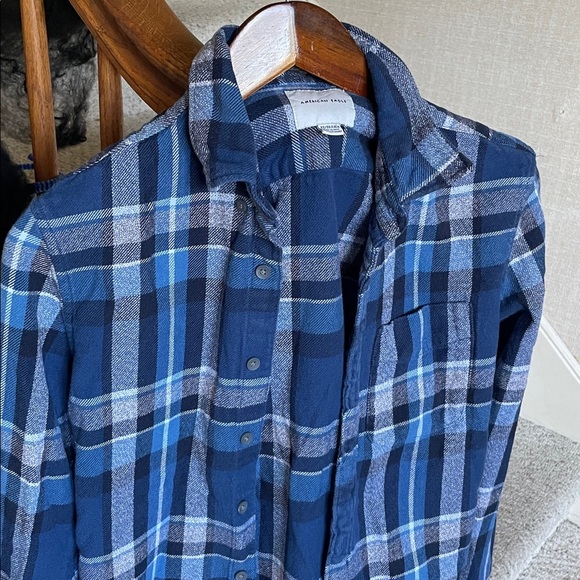American Eagle Outfitters Navy and White Plaid Flannel Shirt - Picture 3 of 13